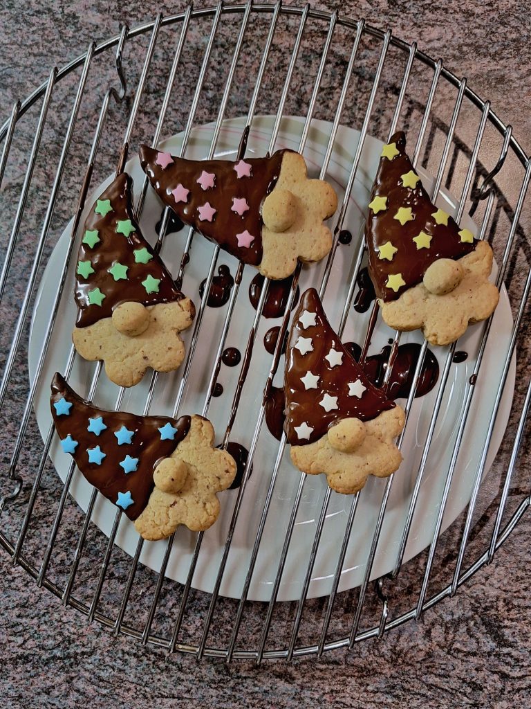 Besondere Weihnachtsplätzchen backen und verzieren Wichtelkekse