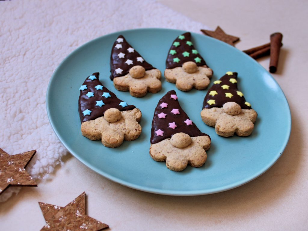 besondere Weihnachtsplätzchen backen Wichtelkekse