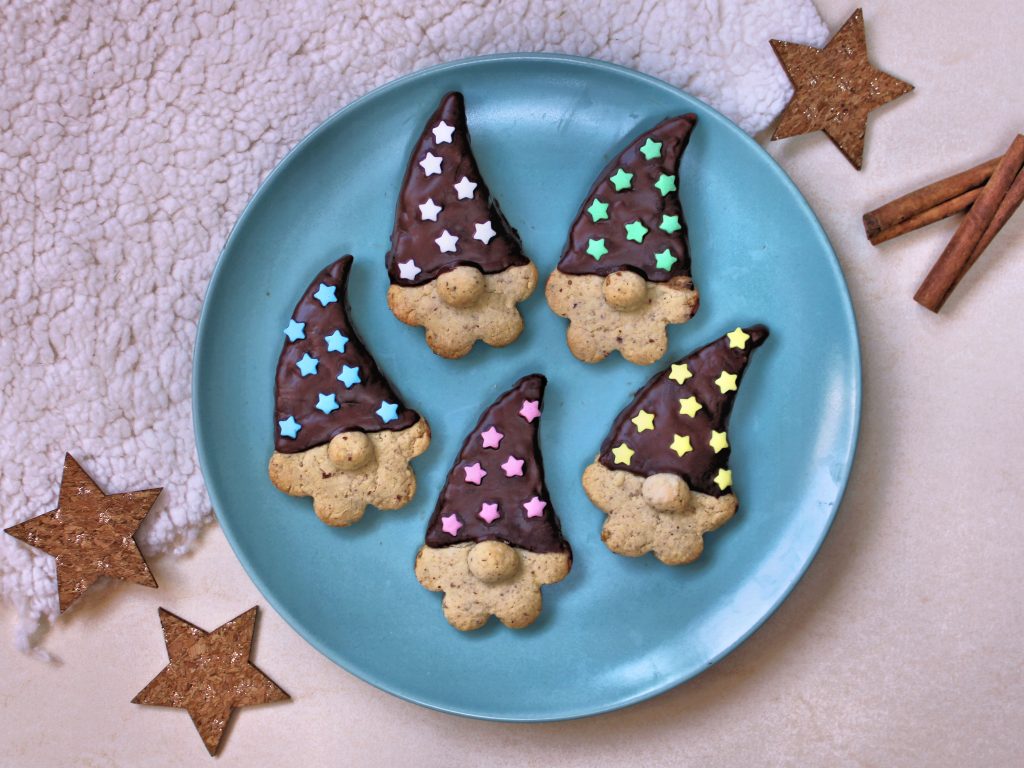 besondere Weihnachtsplätzchen backen Wichtelkekse