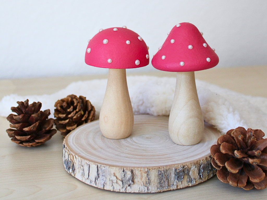 Gebastelte Pilze aus Holz
