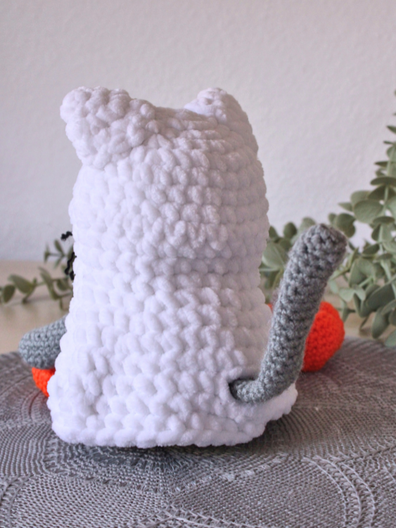 Schwanz gehaekelter Katze